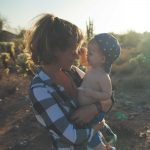 Beitragsbild für Yogawege Blog-Beitrag "Vollzeit-Mama und Yoga"