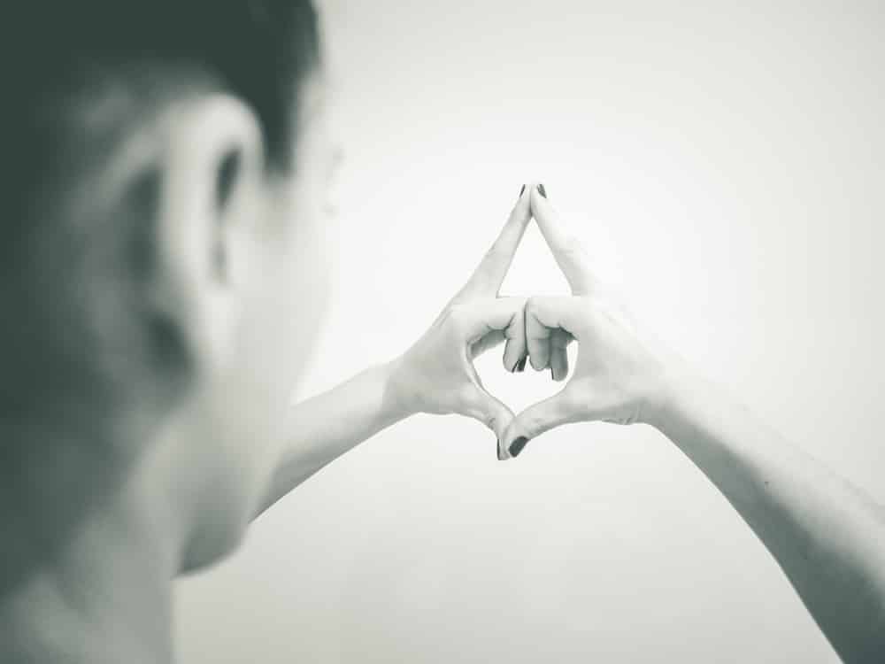 Yogawege Blogpost "Mudra" - Kaleshwara Mudra